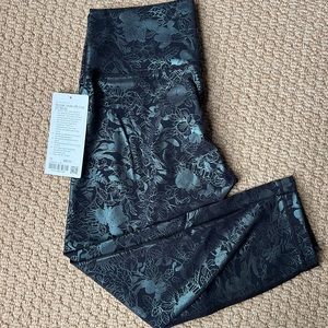 NWT Lululemon Wunder Under 23” Leggings